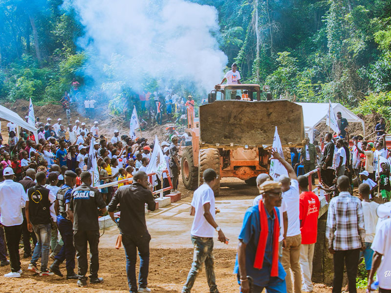 Inauguration du pont Mpete