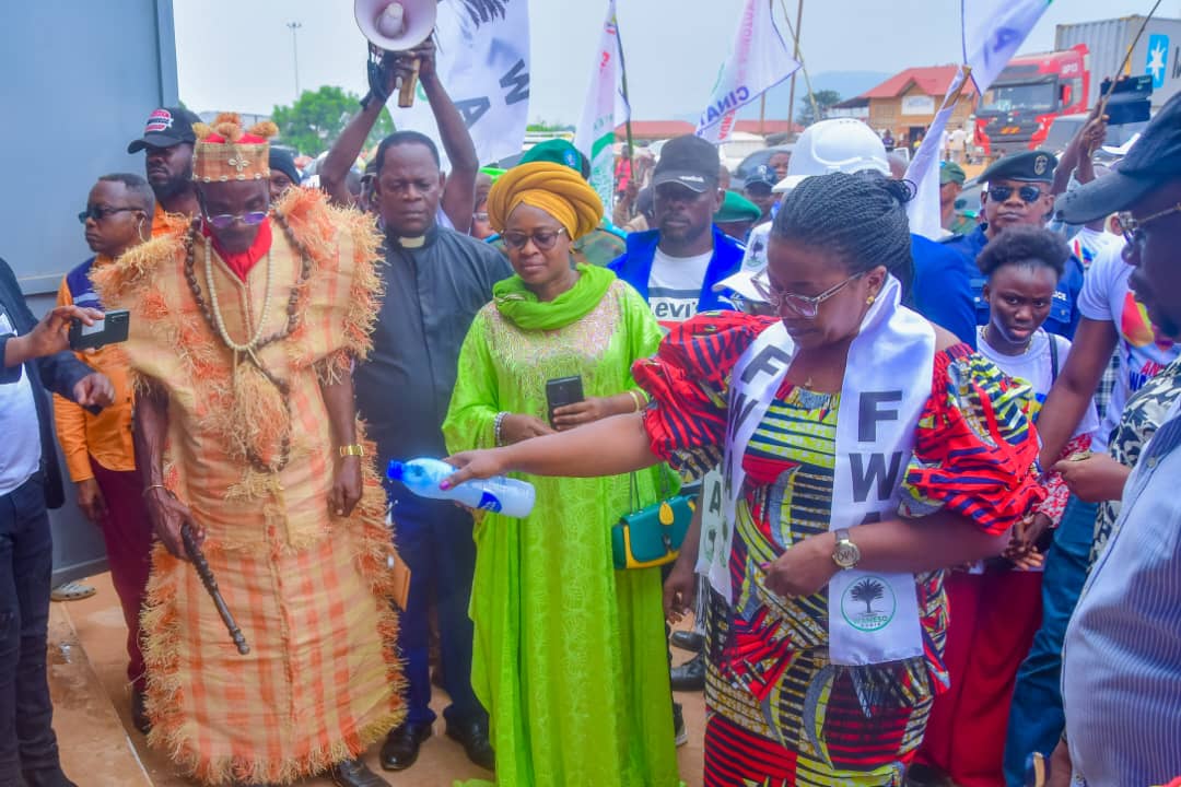 Inauguration du marche vuvu market a kimpese par la fondation wameso
